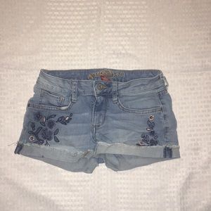 Arizona juniors size 0 with navy and pink flowers